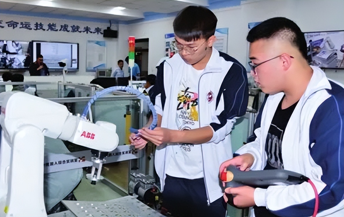 适合女孩子就业前景好的专业,女孩十大就业前景最好专业及学校