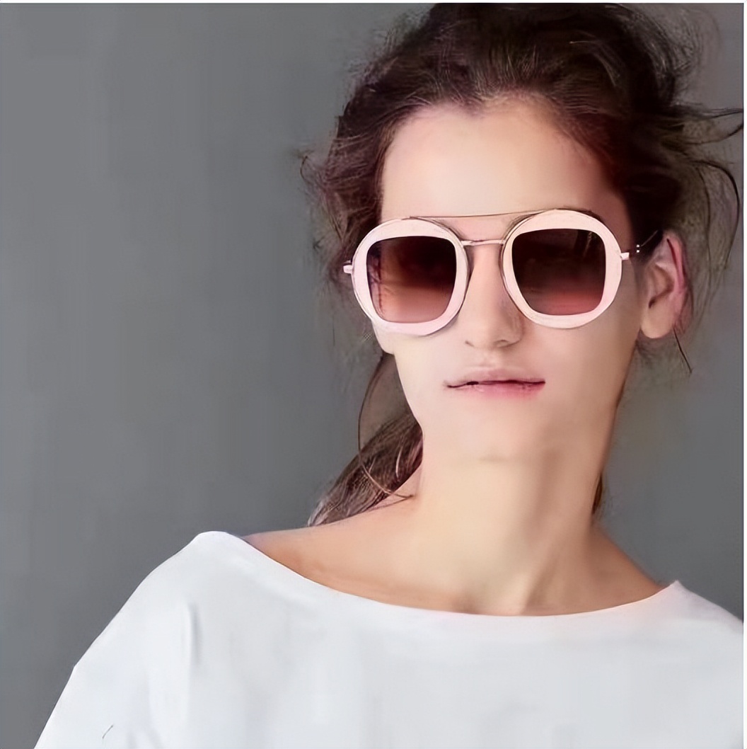 gucci是什么品牌眼镜,gucci眼镜有款红边框的眼镜