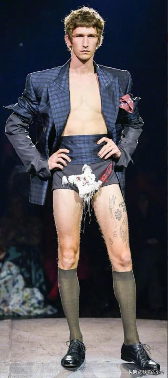 开裆裤,裸胸装,今年高奢大秀一个比一个奇葩,暴露就是时尚?