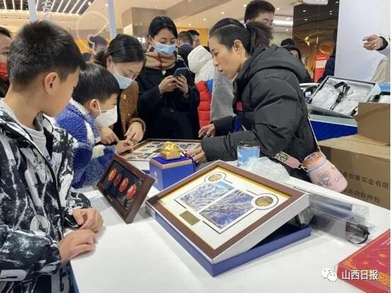 探访太原惟一特许店！新晋顶流“热墩墩”正在补货中