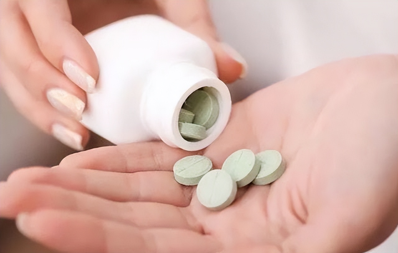 42岁每天吃一片叶酸有什么好处,每天吃一粒叶酸半年后身体怎样了