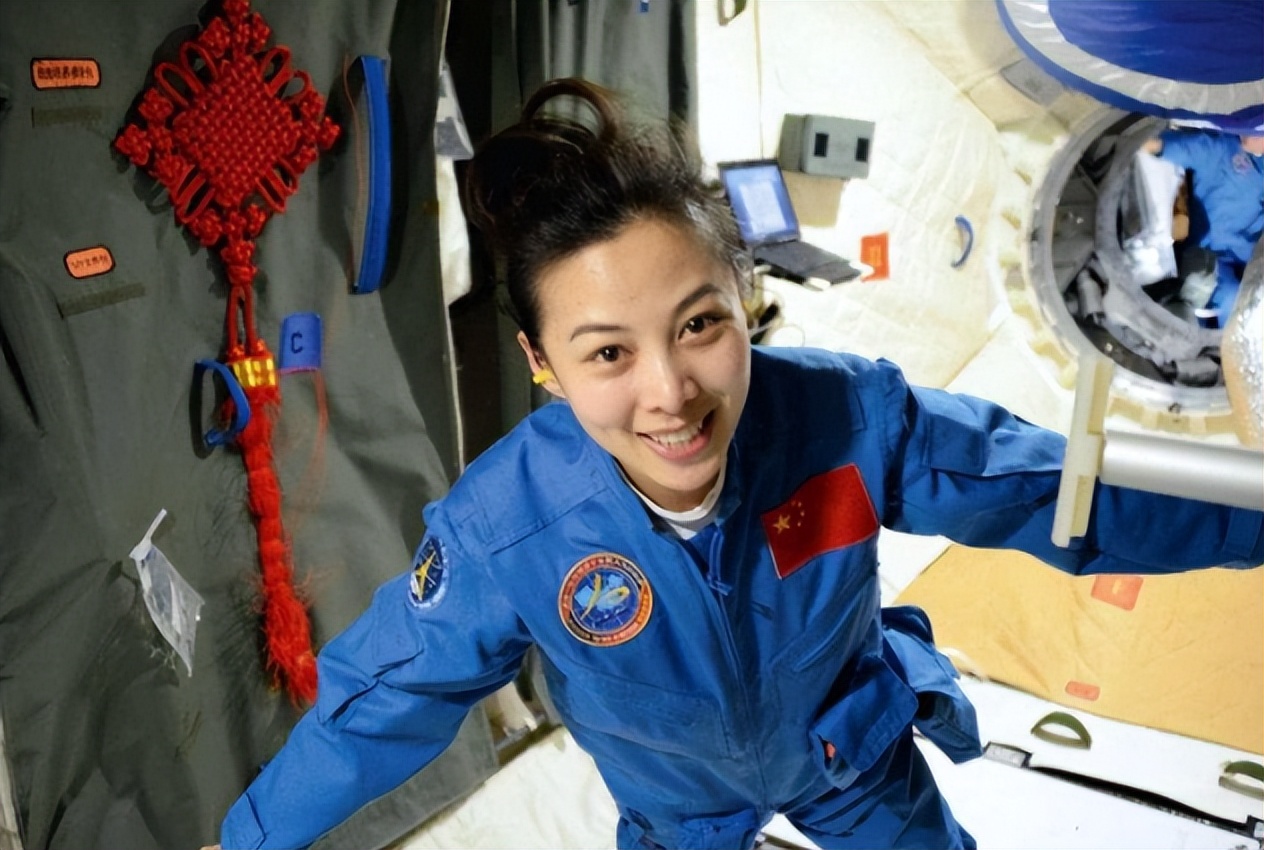 女宇航员在太空中突然失重,女宇航员出太空对身体有什么影响