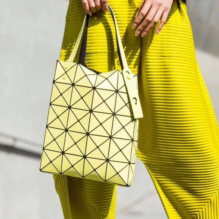 三宅一生水桶包2021,2023年第一只大牌包包