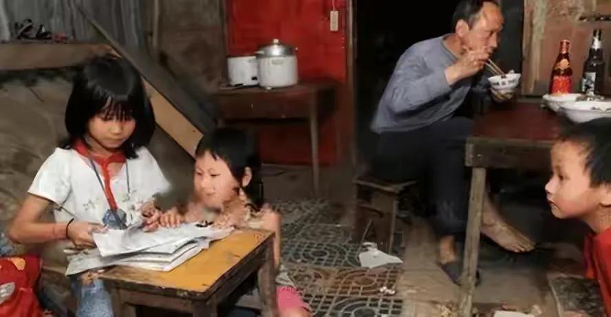 一对夫妻20年生10个女儿,2000年的夫妻