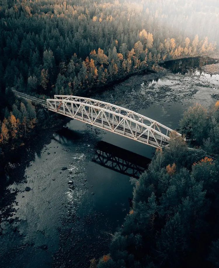 朋友的诗|铁马：我是那荒芜之国被废黜的王
