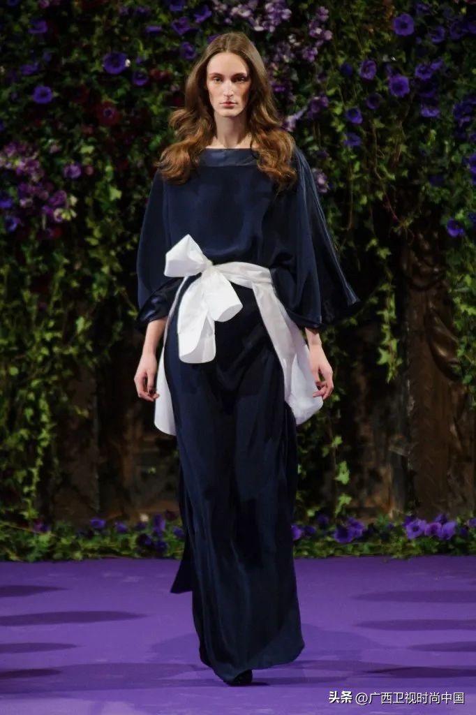 超大纱蝴蝶结怎么搭配,两个小蝴蝶结怎么搭配甜美