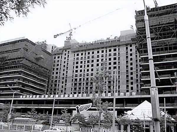 让银行损失5亿的*局骗**：富商花2万伪造金缕玉衣，5位专家估值24亿