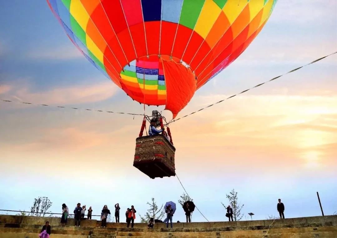 郁金香主题公园稻草人,2022年郁金香花海贵州