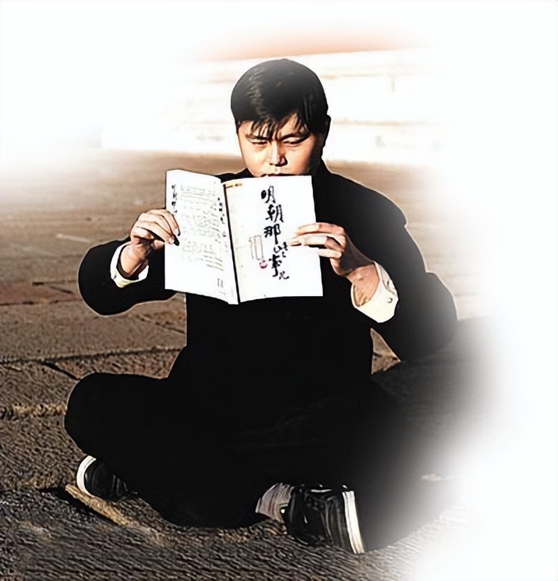 22岁公务员写书赚4100万,公务员写一本书赚4000万