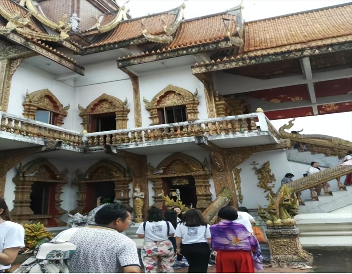 第一个农村女大学生真实现状,成为女大学生的第一步