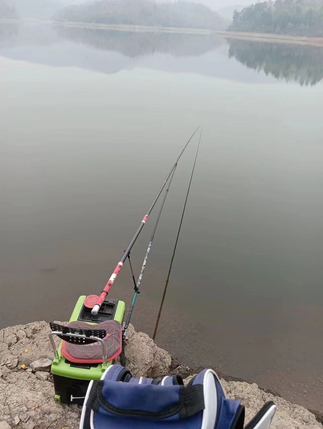 野钓入门鱼饵料怎么选合适,野钓鱼竿选购攻略和技巧