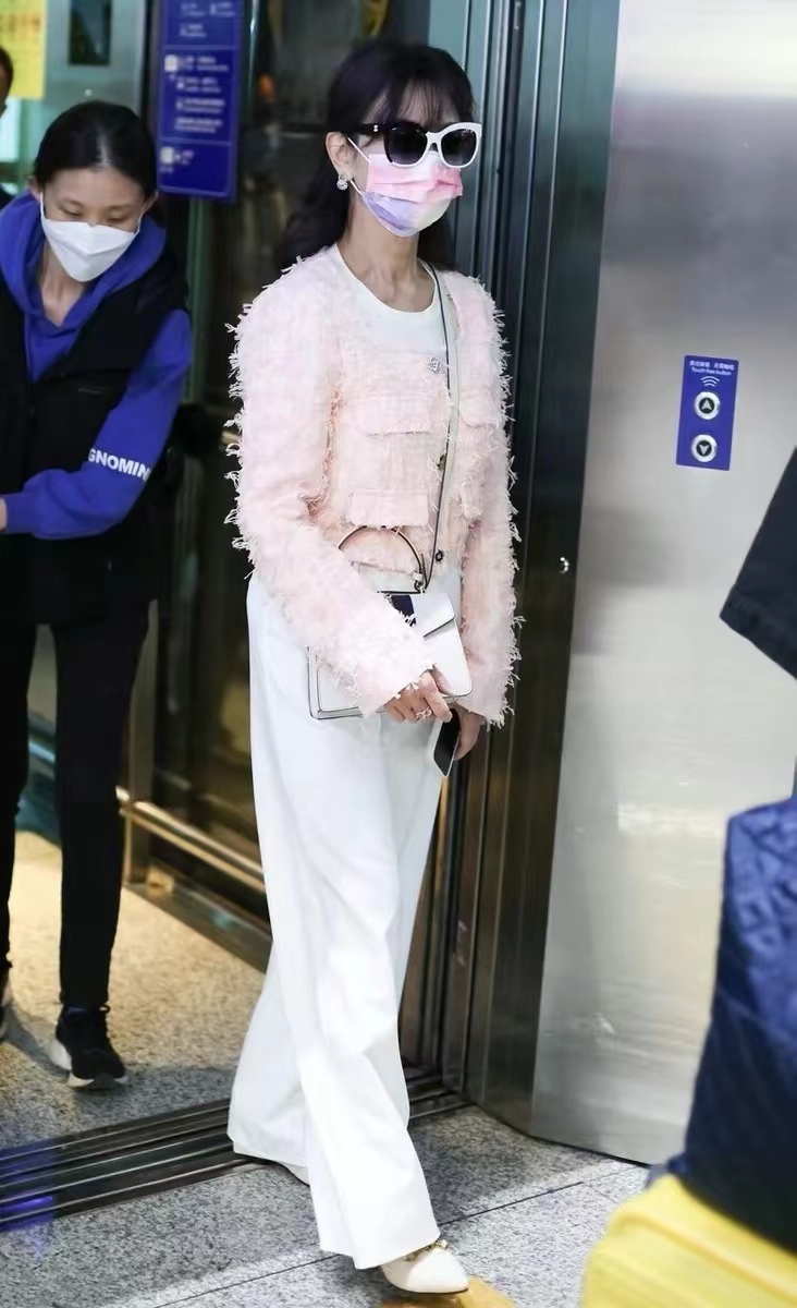 赵雅芝最好看的阔腿裤,赵雅芝秋冬季大红外套搭配图片