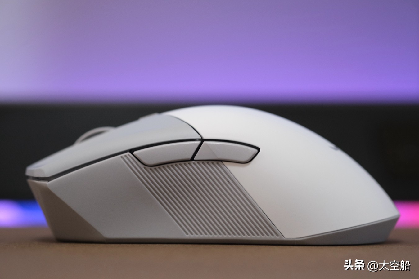 rog月刃无线鼠标aimpoint36k开箱,rog魔刃3鼠标评测