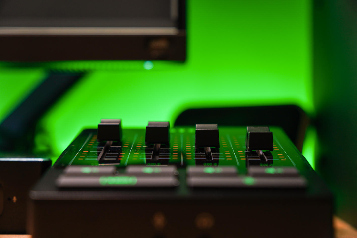 雷蛇魔音海妖v2x怎么接usb,雷蛇魔音海妖麦克风精英版设置