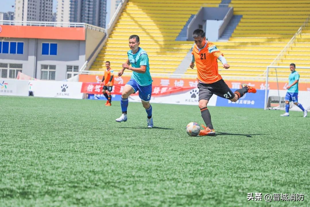 绿茵场上,绿茵场上展风采