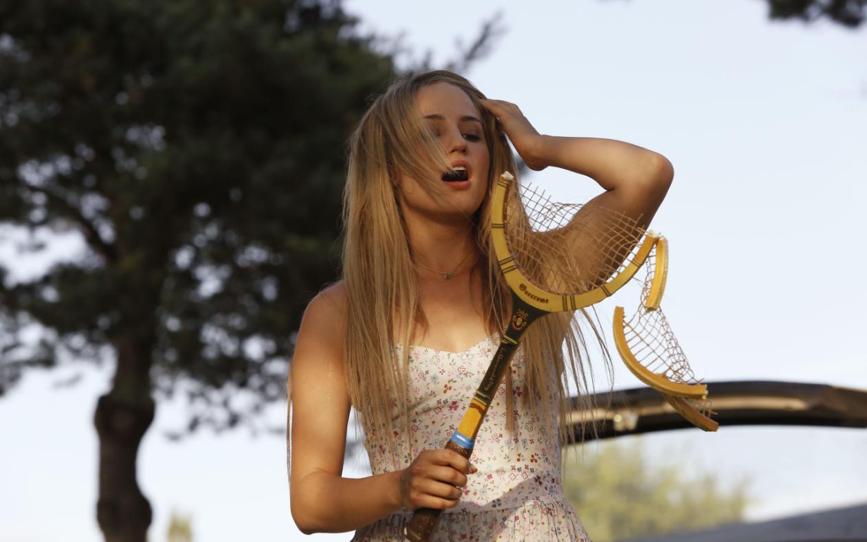 壮汉想性侵漂亮女孩，却被没收作案工具，招招致命极其狠毒，电影