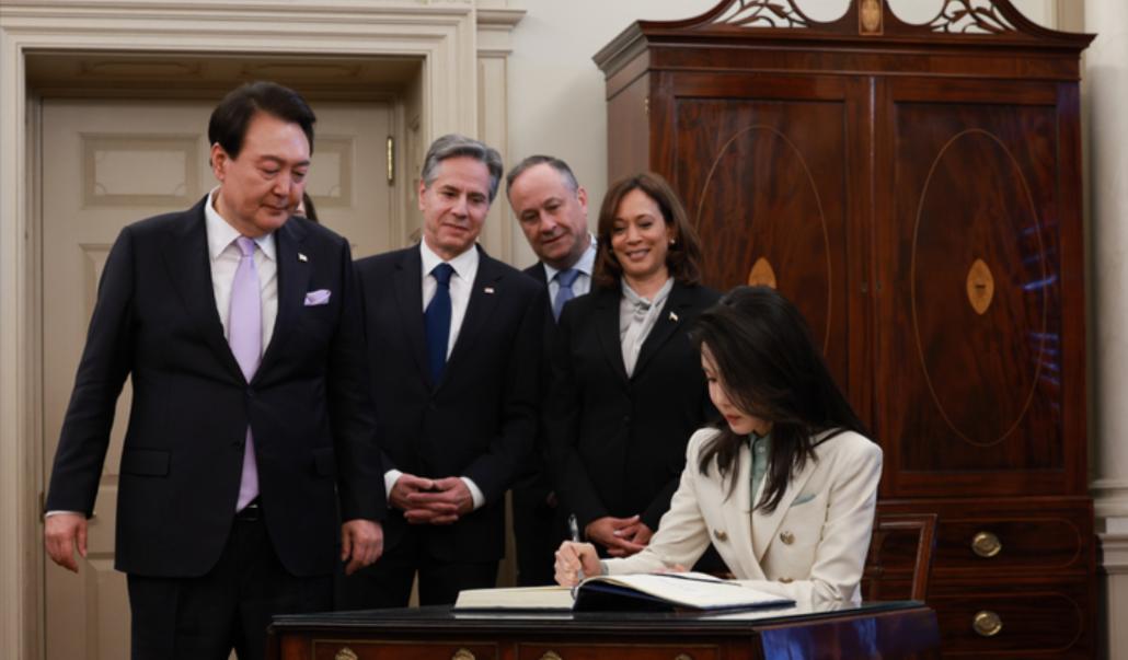 韩国第一夫人穿搭时尚,韩国第一夫人的穿衣打扮