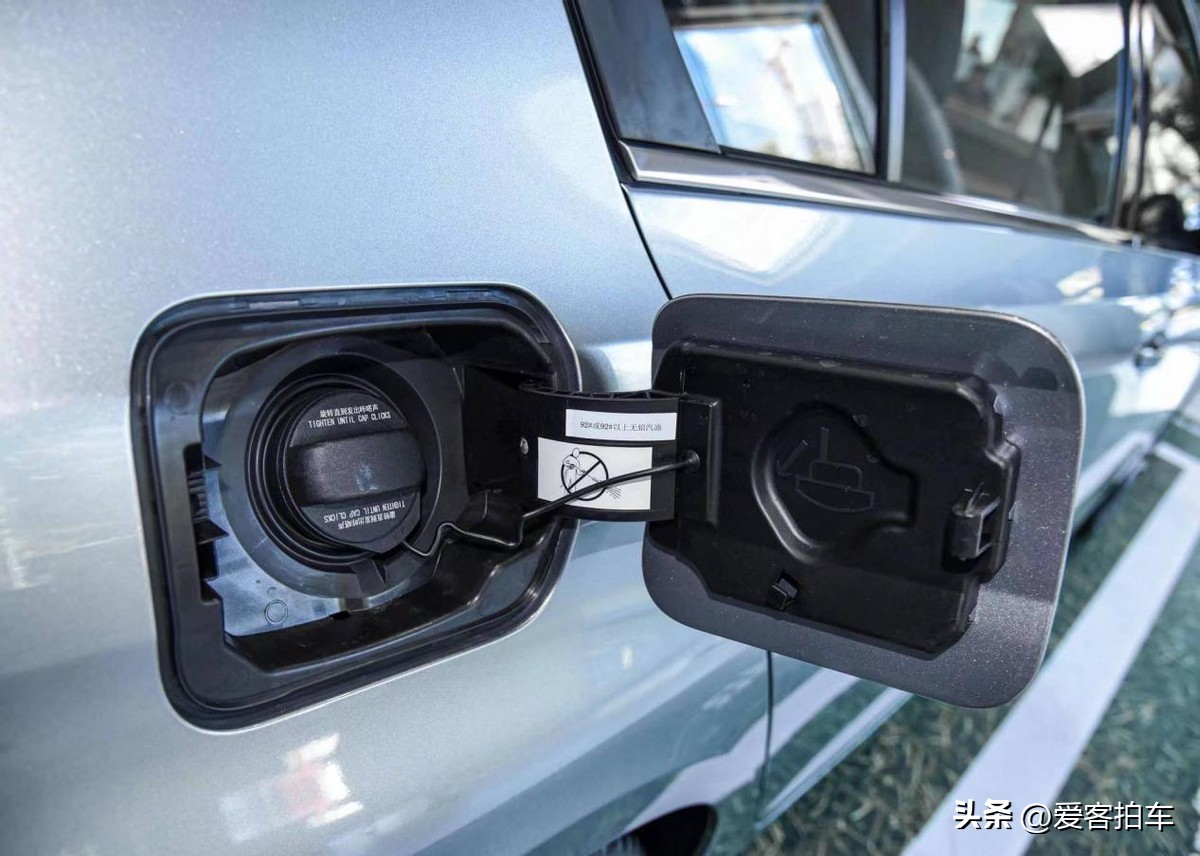 新款408好还是新款速腾好,标致4082019款与大众速腾对比