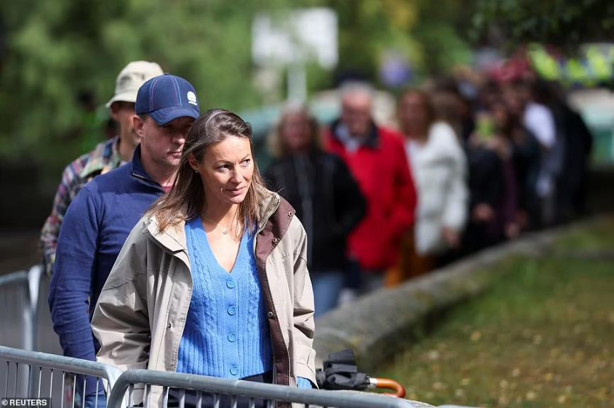 九十六张照片回顾英国女王的一生 (96张图看完英国女王的一生)