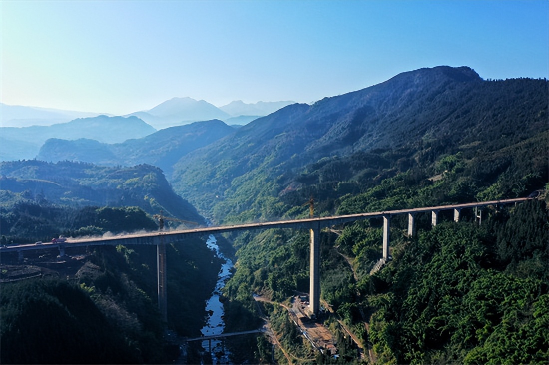 拼经济促发展的有关表述,拼经济促发展