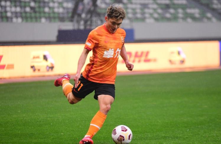 黄紫昌两次助攻队友破门,黄紫昌首秀进球视频