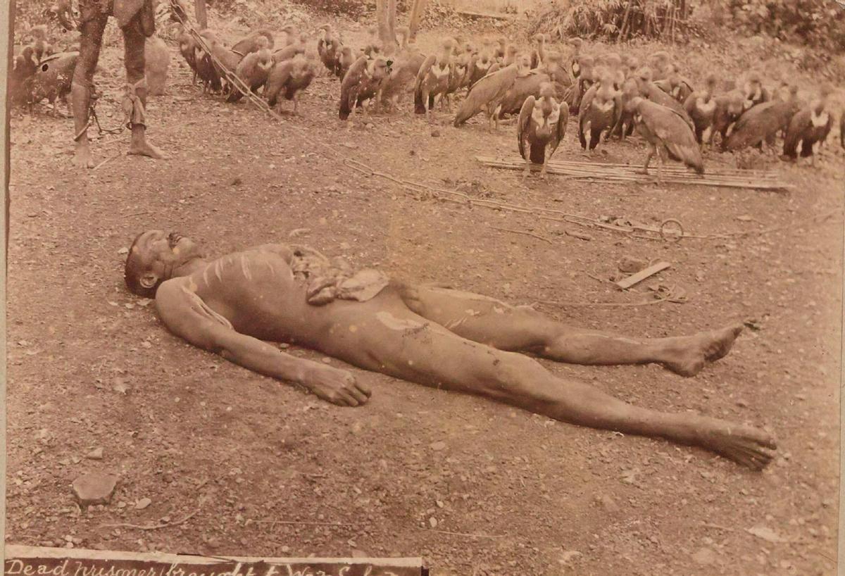 清未老照片：贵族奶娘哺乳小少爷，*女妓**在洋人怀里衣衫不整