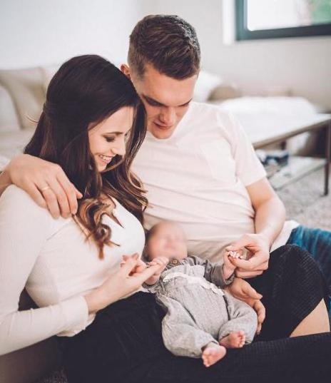 德国队是懂“美人计”的，破例让太太团入住安慰球员，但又没全懂