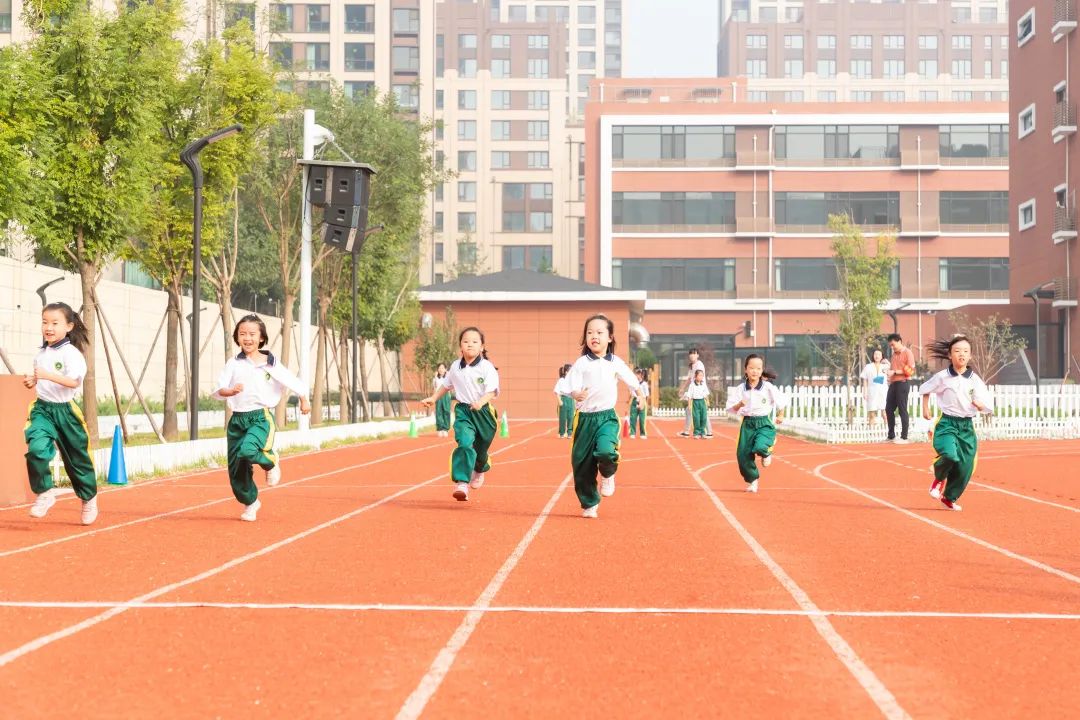 喜迎二十大奋进新征程大学,首都师范大学育新学校房山分校