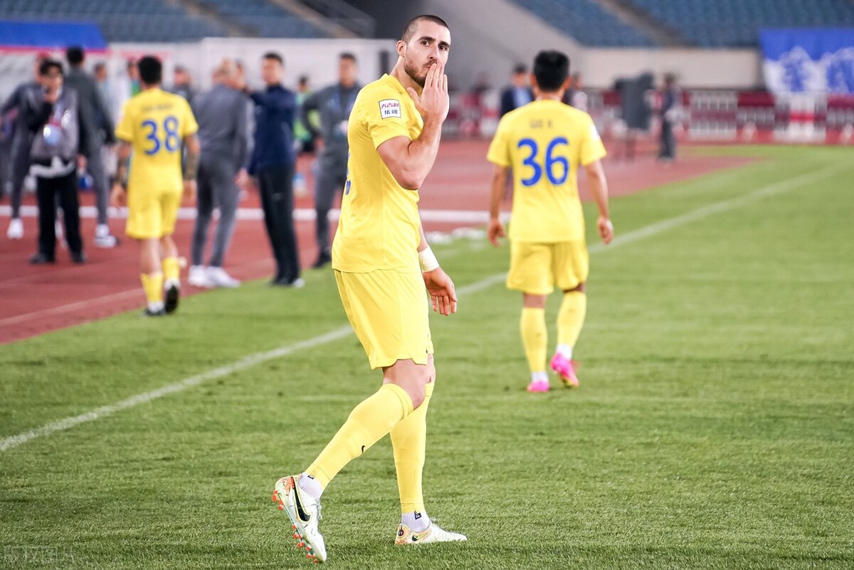 于根伟津门虎最新发布会,天津津门虎外援看于根伟踢球