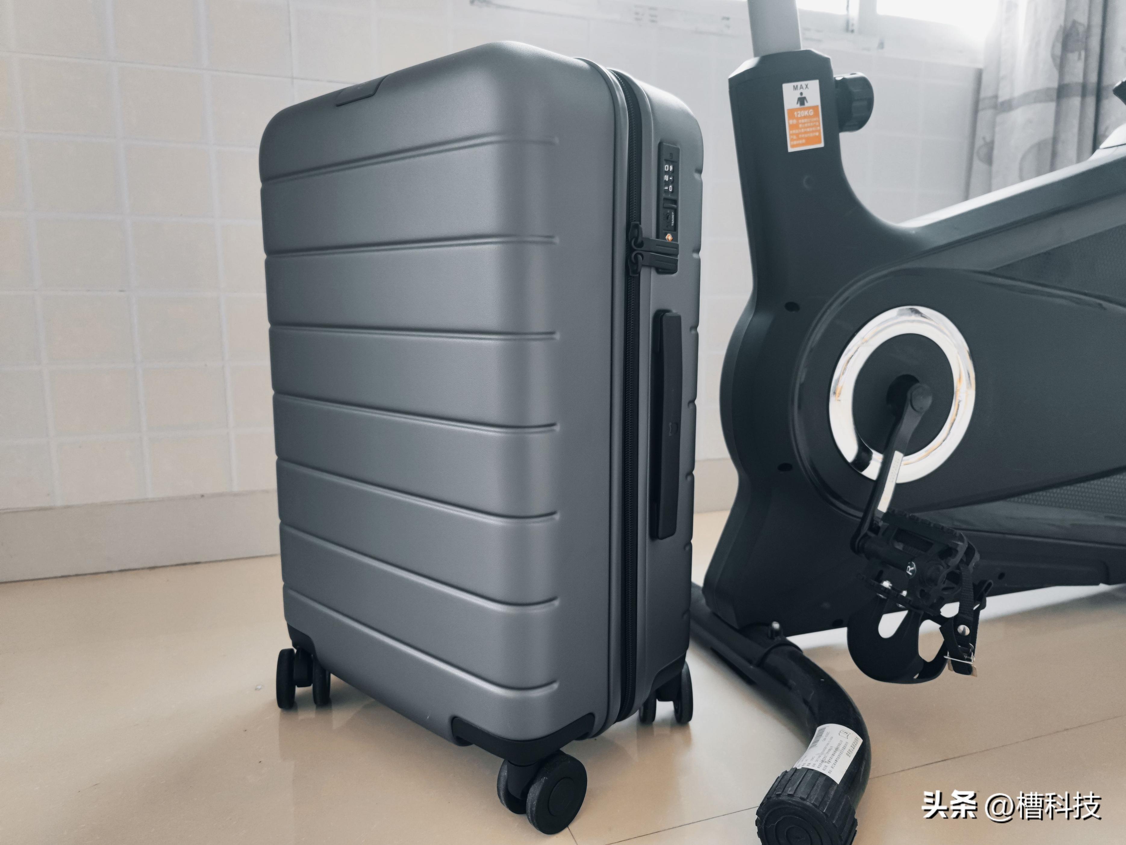 米家拉杆箱体验：旅行中的好伙伴，闲暇时的小桌台
