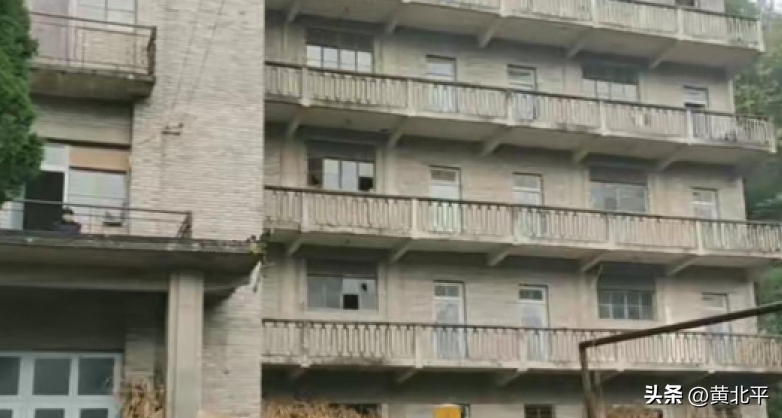 重庆万州李河镇废弃的兵工厂，30年前热闹非凡现在确实残檐破壁