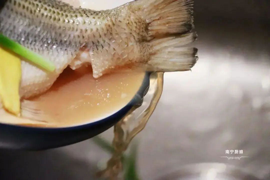 清蒸鱼的做法用盐吗,清蒸鱼加了清蒸豉油要加盐吗