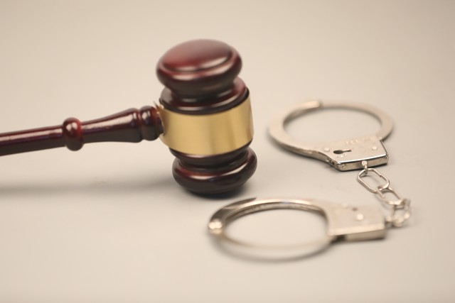 多次性侵女友男子被判19年,男子性侵女友一孙女被判刑19年