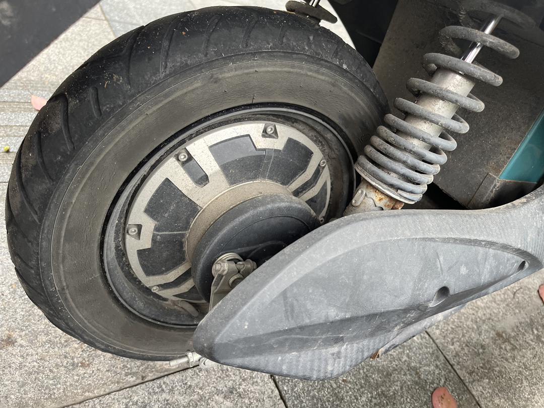 哪一款电动车车型小续航远,电动车续航能力强的车推荐哪款