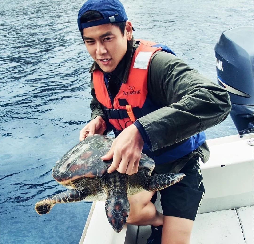 男星被爆,某男星被曝