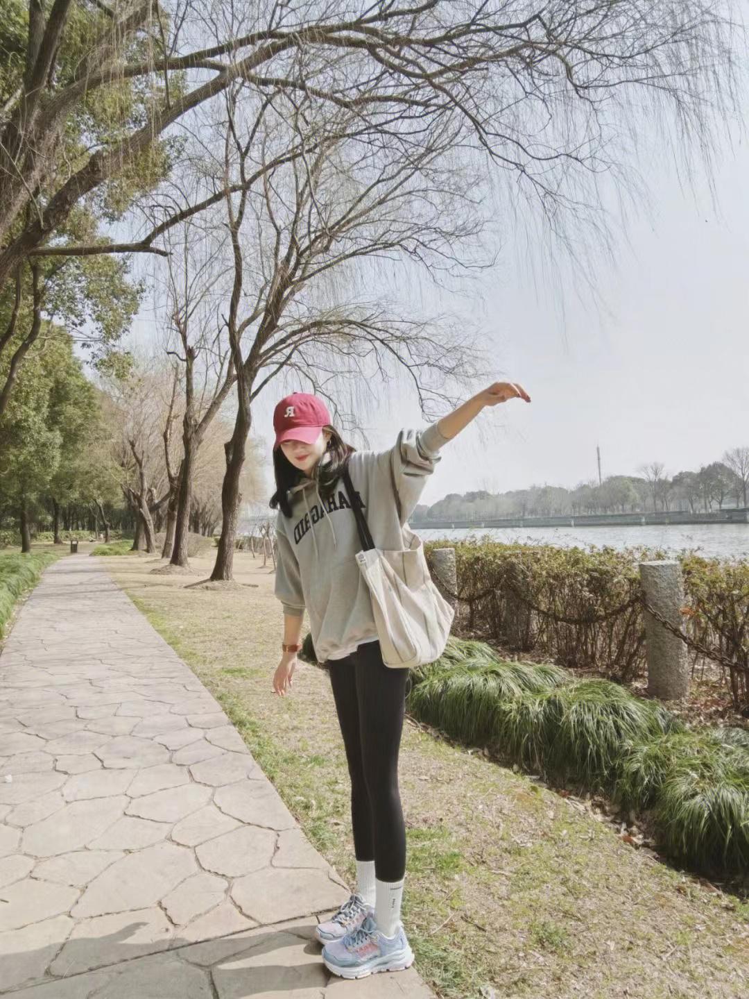 穿搭技巧秋冬卫衣的n种高级穿搭,围观今年流行的卫衣时髦穿搭