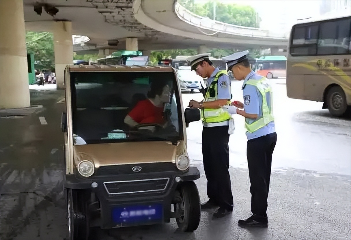 电动车违规罚单能异地处理么,电动车交警路边开罚单可以不交吗
