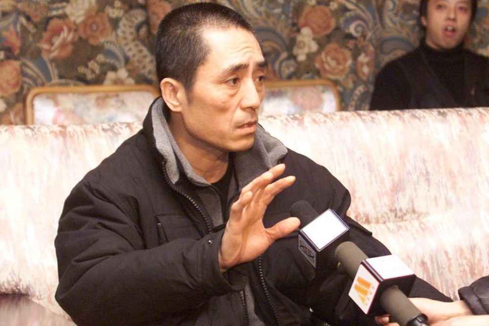 40岁汤唯穿裙子,汤唯穿绿裙长发飘飘