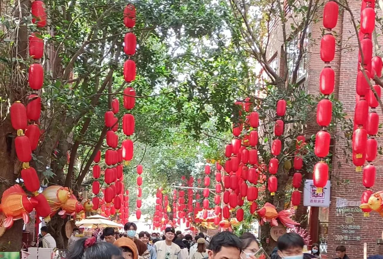 过年了最美的路是回家的路现代诗,现代过年的古诗