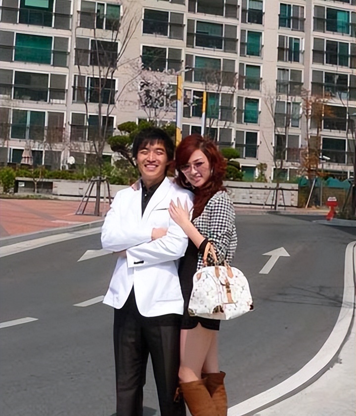 国足太太团颜值大比拼秦升,国足太太们颜值逆天