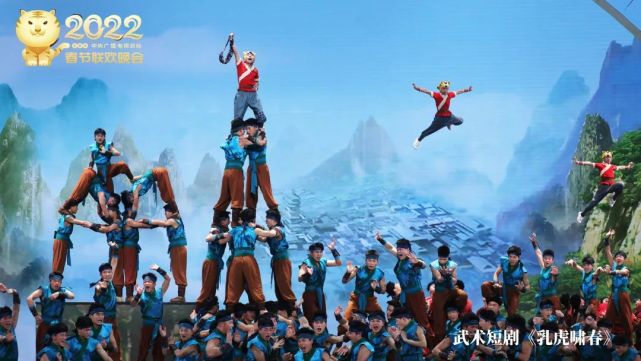 2022年春晚作文素材热点,作文素材及评论共500字