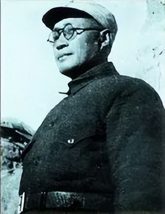 都使用猛虎掏心战术，*伯承刘**和粟裕在使用时有何不同？