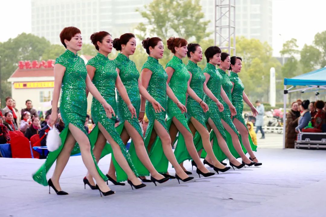 70-2002.8镜头尺寸,70-2002.8长焦镜头