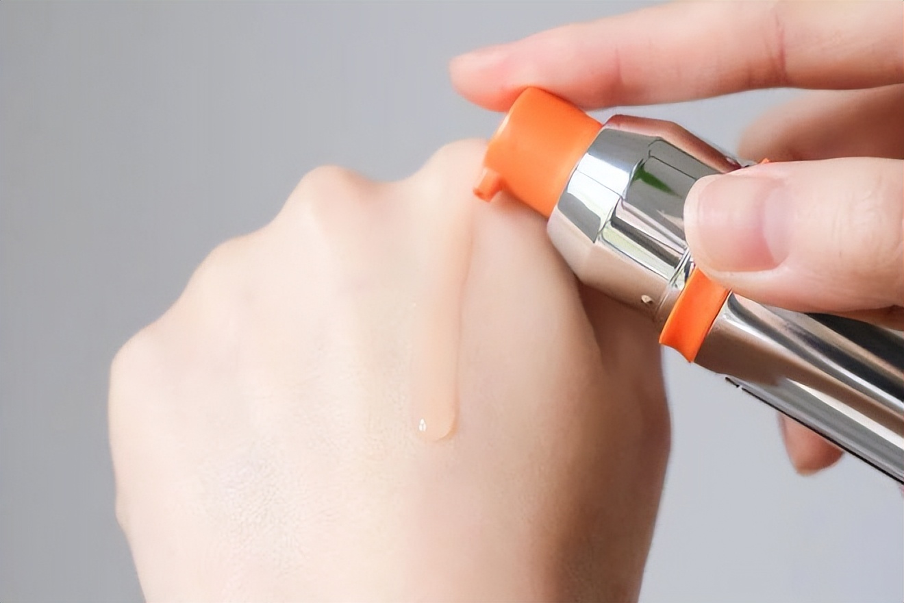 适合偏黄暗沉干燥肌肤的精华,补水美白祛黄提亮肤色精华推荐