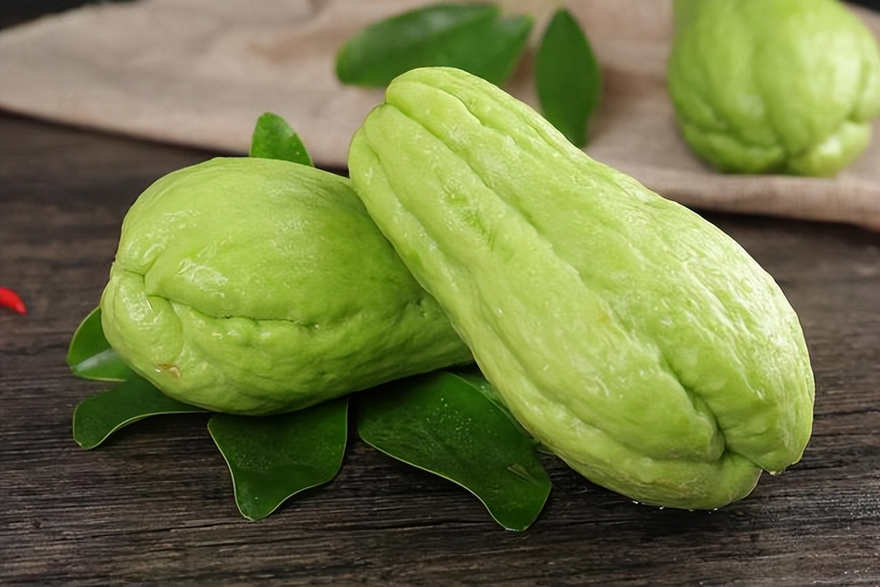 菠菜生菜西红柿哪一种是蔬菜之王,西红柿和哪些蔬菜不能吃