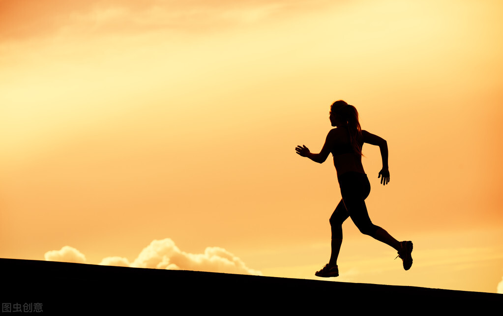 人要经历跌到谷底才能达到高峰,从人生巅峰跌到谷底