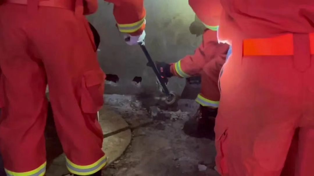 家里进蛇怎么办蛇怕什么,家里连续进了5次蛇