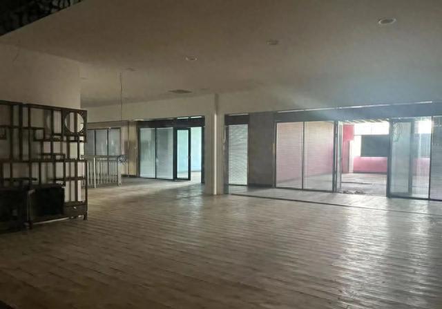 15岁女孩在“网瘾戒毒学校”遭辅导员性侵，学校因丑闻停课两个月