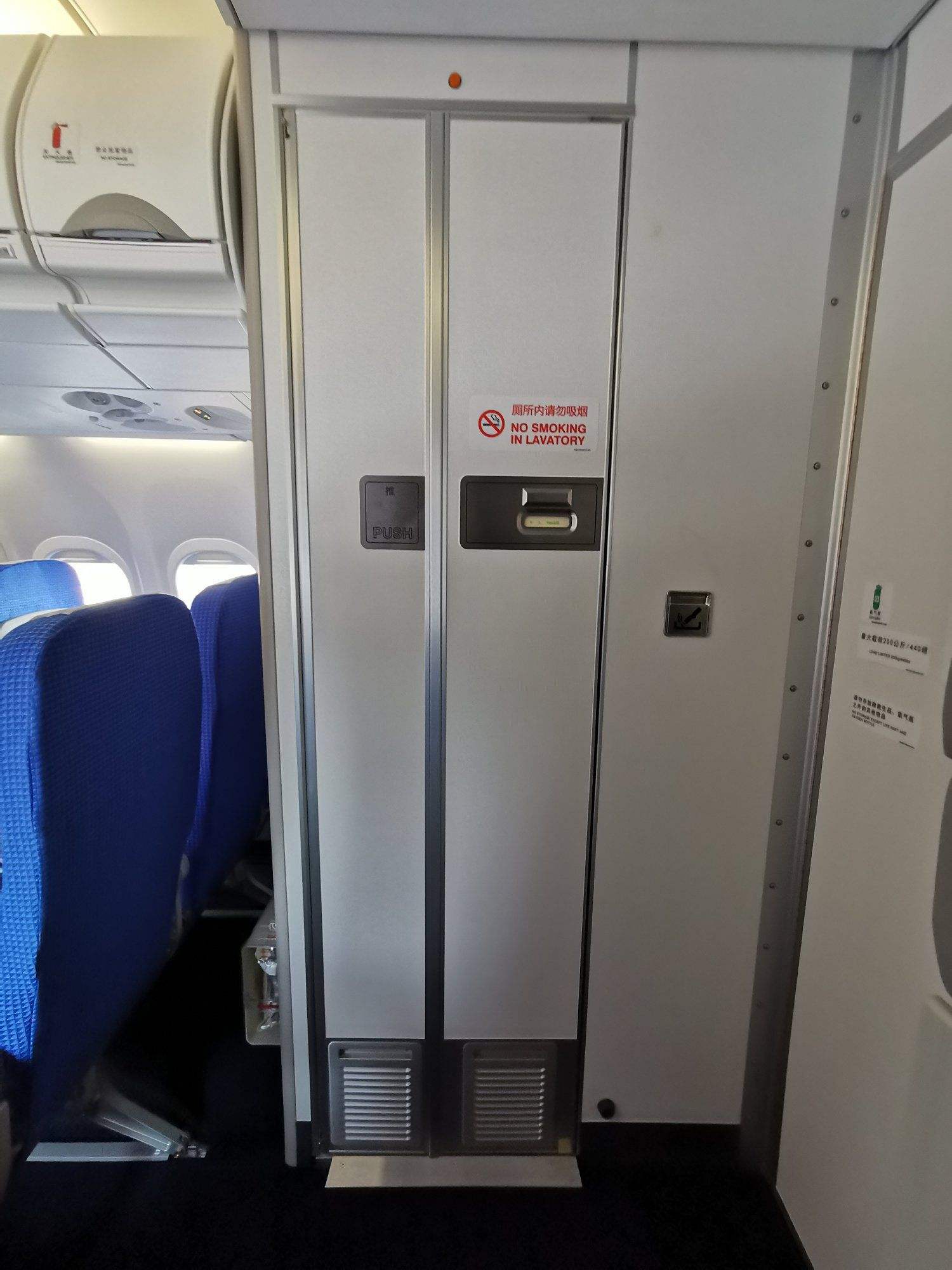 空姐发自拍被开除视频,空姐发工作照空姐被开除