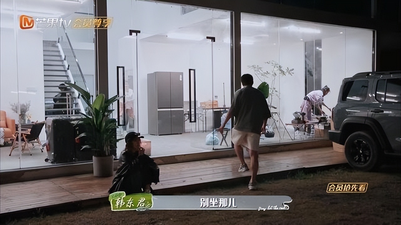 杨幂韩东君同框路透,花少韩东君袭击杨幂采访哪期